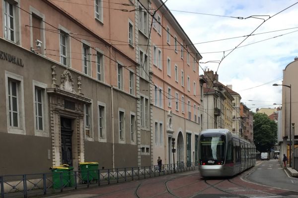 Modification de la bifurcation tramway Maison du Tourisme à Grenoble